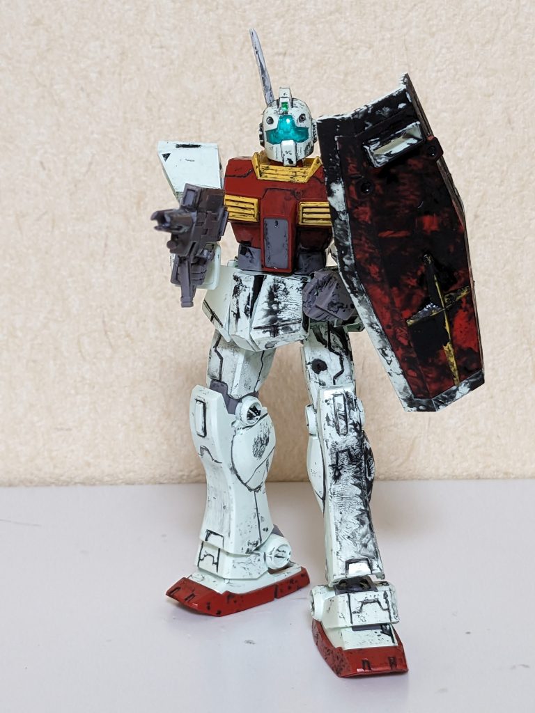 盾を汚しとけば沢山働いたっぽいだろ。換えはいくらでもあるしな。