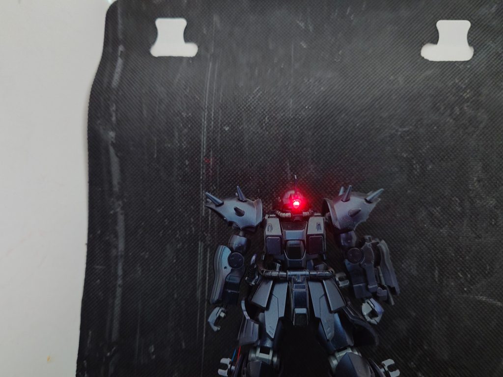 米粒ほどのLEDですが、結構明るい！