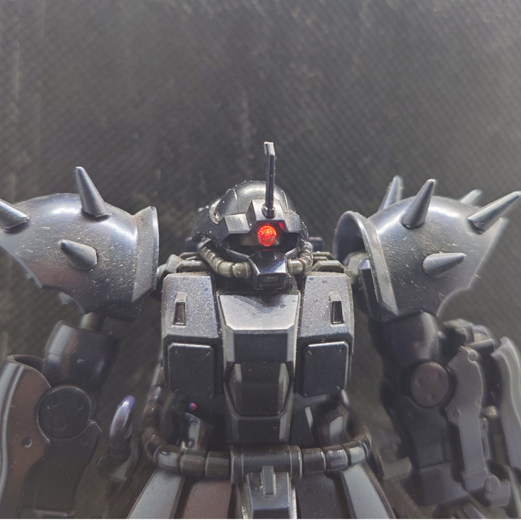 カメラだと調整されますが、撮影用LED下でもいい感じの光量です。