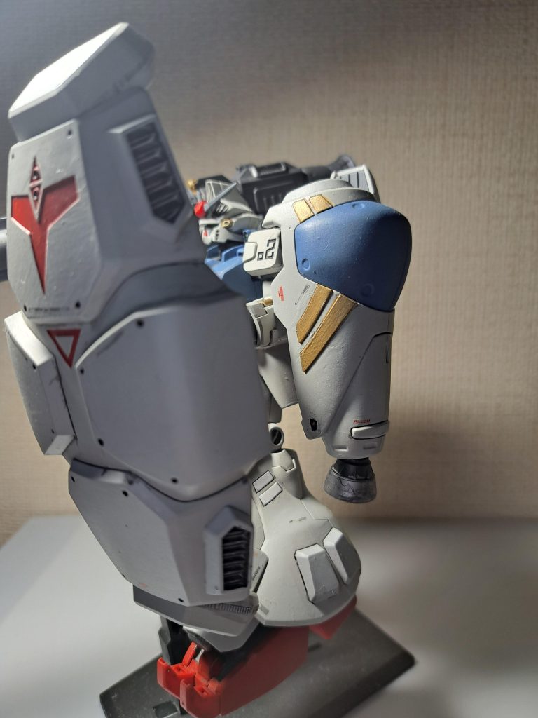 シールドを支える手が苦しそう