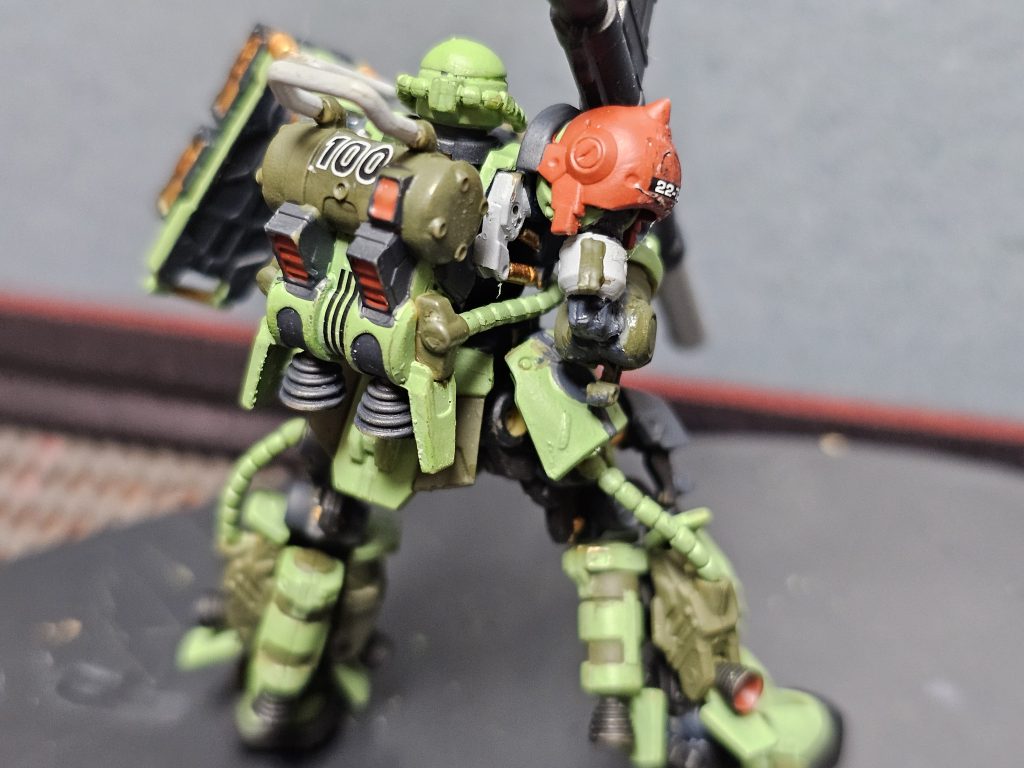 デカールは1/144スケールの戦車模型のものを使用しています。