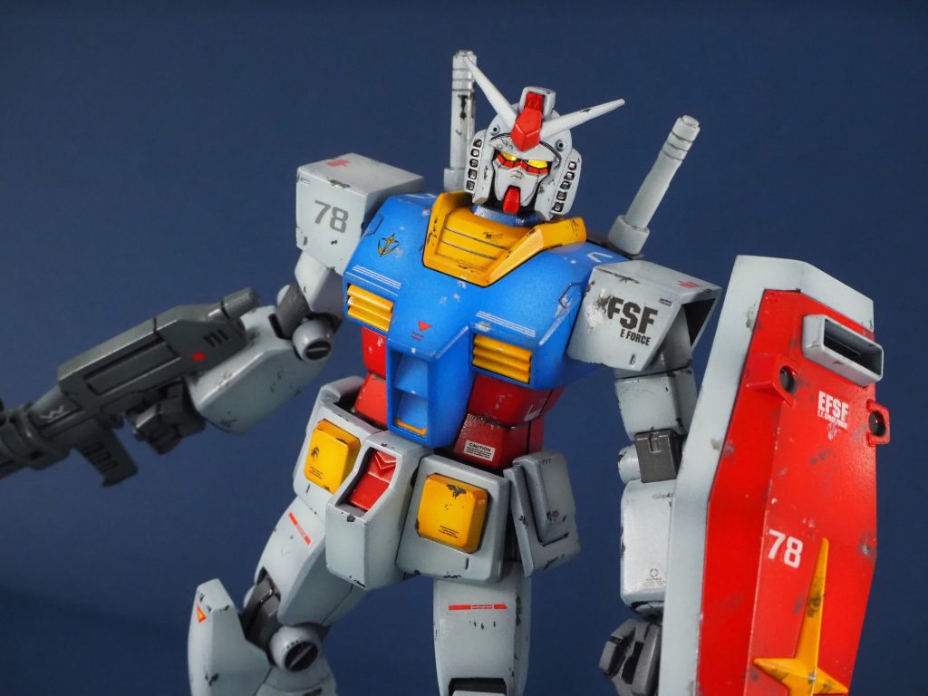 EGガンダムは現代風のアレンジを加えられ、スタイリッシュになっていますが、この21番も相当格好良いです。隈取に厚みがありますよね。