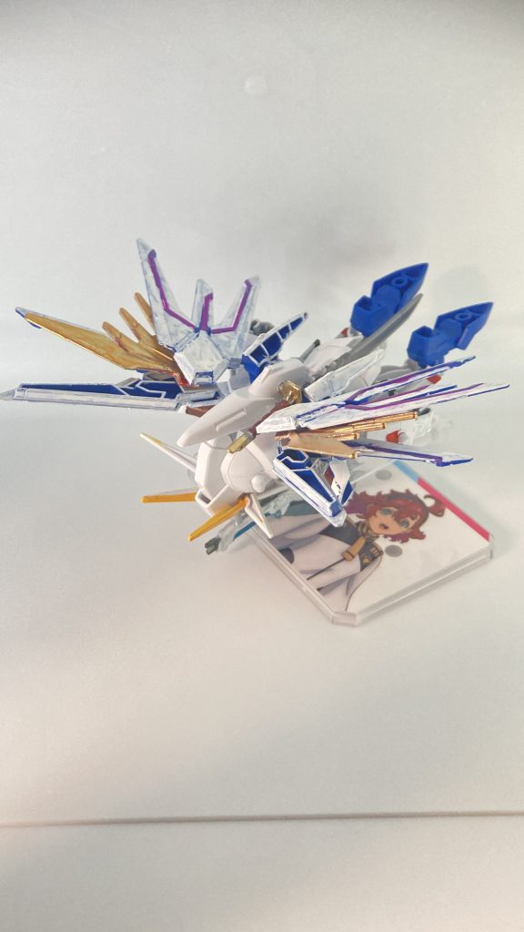 翼を展開した状態。インパクトありますね。あとやっぱりかわいい。