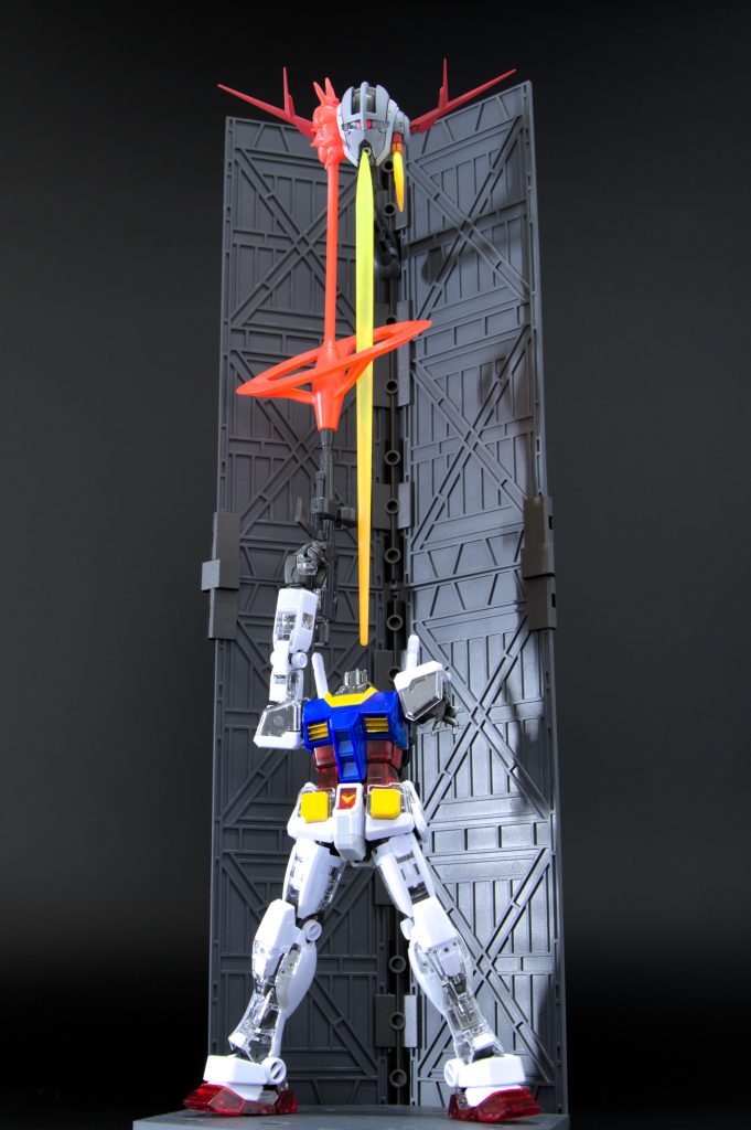 RGガンダム(ソリッドクリア)を持ってるのでラストシューティングを再現。