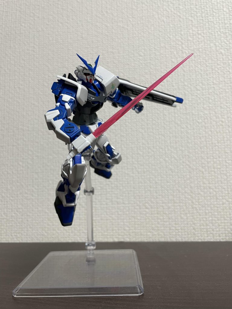 股関節の強度は落ちそうですが3ミリの接続穴を開口してポーズは色々な写真が撮れるようになりました。