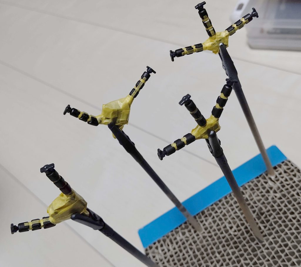 一番苦労したハンドパーツのマスキング。がんばった分、きれいに色分けできました。