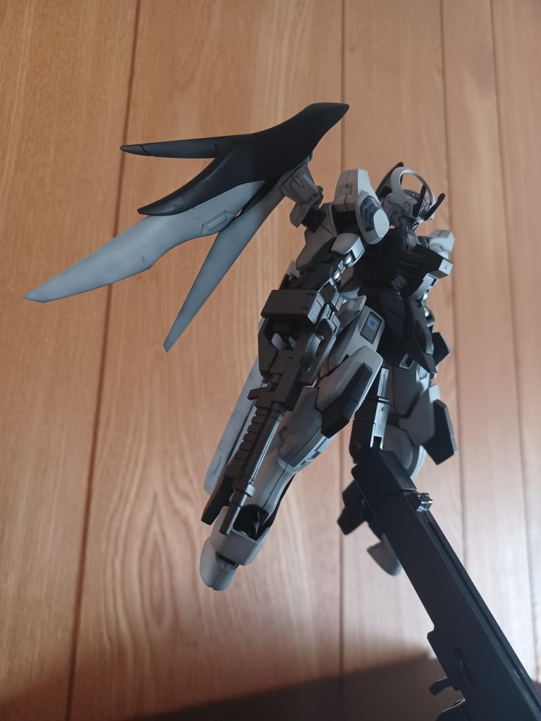 ここからは、投稿者の曖昧な記憶によって、原作のような会話が紡がれます。あらかじめ、ご了承ください。グエル 誰だ、その機体に乗っているのは?!ラウダ 僕だよ兄さん。グエル ラウダ!? なんで、、。