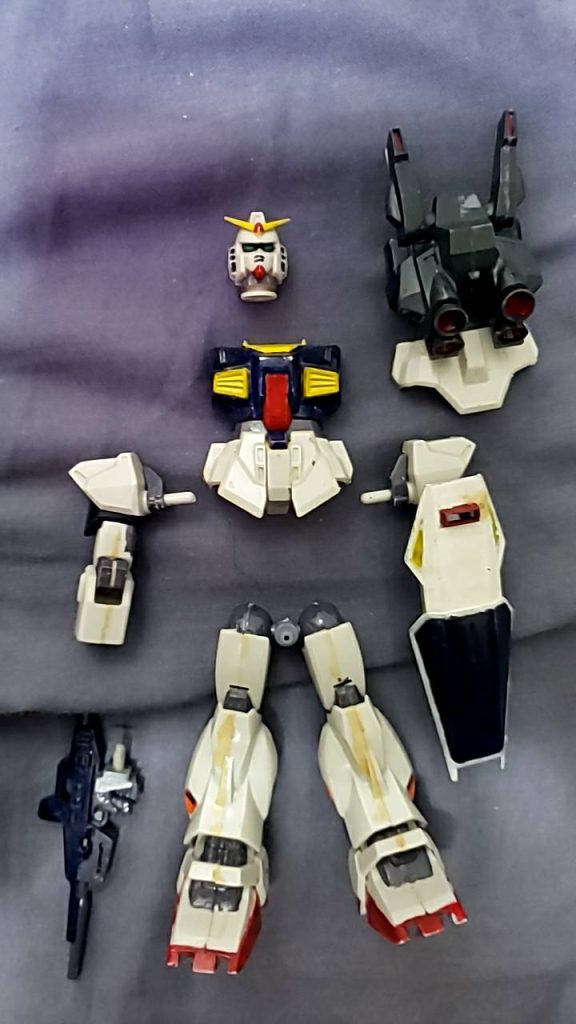 リニューアル前の状態です。接着剤のあとや、中途半端な塗装リニューアルさせて少しは、見れる様になったんじゃないかな？自己満足ですが、いい感じに出来たと思います