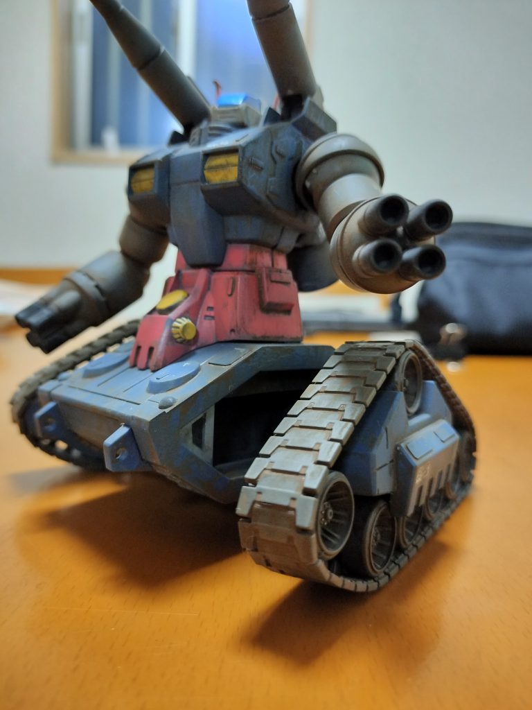 顔も小型化したんですけど、やらないほうが良かったかも。クリアパーツを犠牲にしたけど、面長になっちゃった。