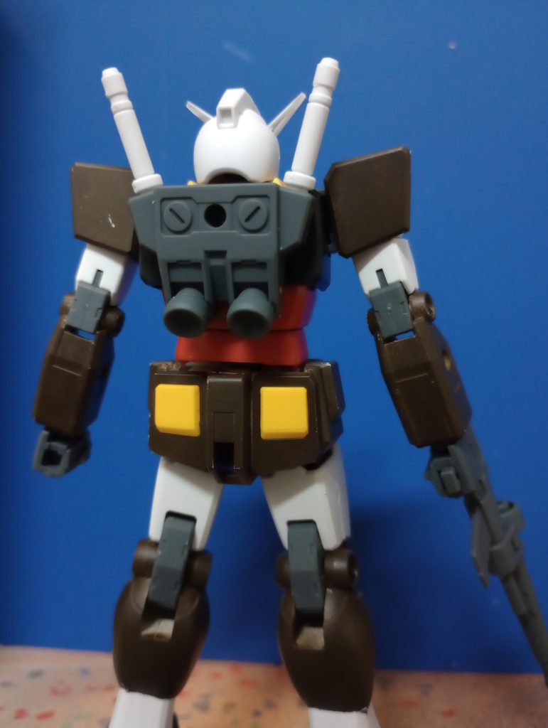 後ろ姿。ランドセルはあっさり目。