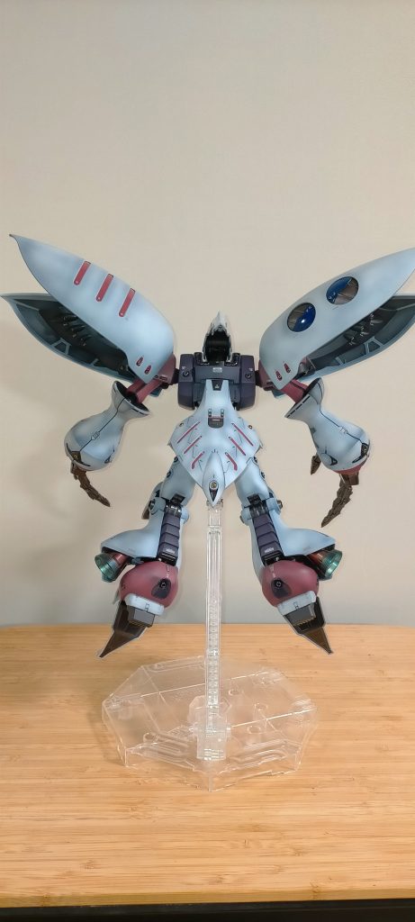 キュベレイは高機動なイメージですが背中にスラスターがないので、左右にそれっぽくビーズを埋め込みました。