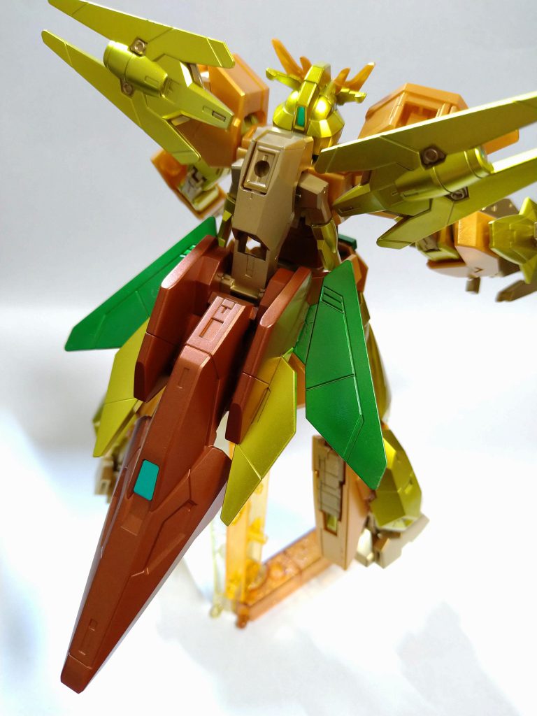 色味と形がカマキリみたいです。