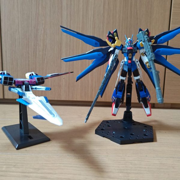 エイルリントガンダムVSBR装備ようやく形になってきました！しかし…この機体の欠点は… ウェイブライダー形態のとき、 スタンドに乗らないッ！打開策を考え中…（1枚目）