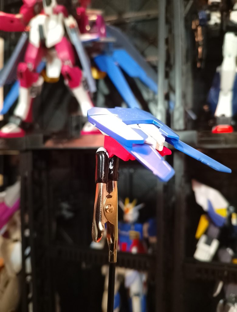 流星号の篭手パーツを使い刺したり挟んだりできる装備を作りたかったのでダブルオーのパーツを使い作ったんですけど、どのキットのパーツなのかわかりません。