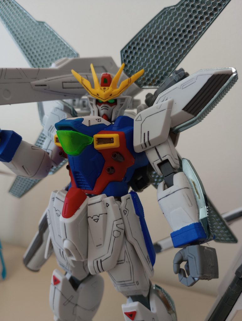 MGの方がスタイリッシュでカッコイイですが、どっちが強そうかだったら旧キットに軍配が上がるかな。