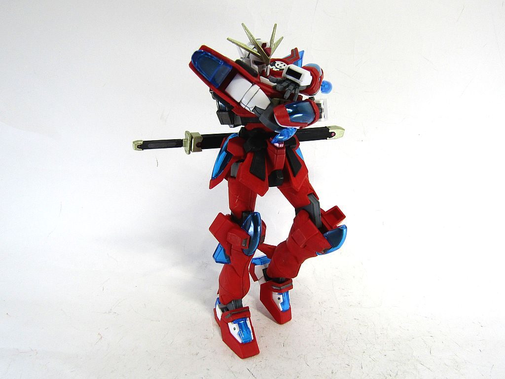 いかがでしたでしょうか?ニンジャなのでニンジャ刀もあるし、ファイナルなGUYにしか見えなくてもおかしくないと思いませんか?(いや、おかしい!)撮影せずに置いていたら、神バーニングガンダムが出てしまってました。‥‥‥まだ別の何かには見えていませんヨ!