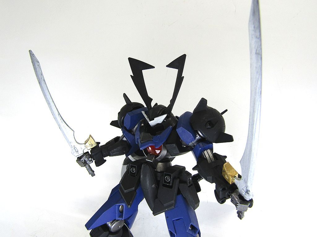 もちろん、強敵との闘いには強化サーベルシラヌイとウンリュウ。個人的にはハワードとダリルの方が好みなネーミングです。