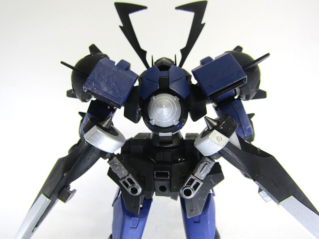 背部です。両腰にバインダーを追加。サブのGN‐ドライブ？またはGNコンデンサで並列仕様のため、イノベイターでなくても大丈夫です。