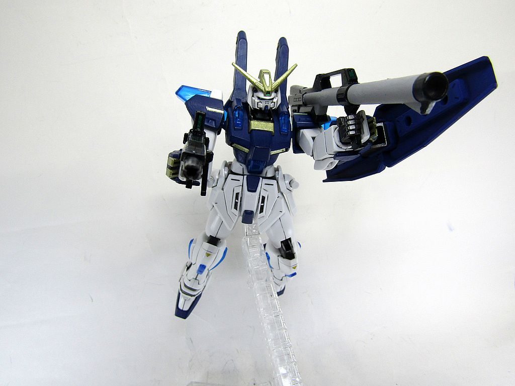 射撃武器として、ハイパーバズーカとビームライフル