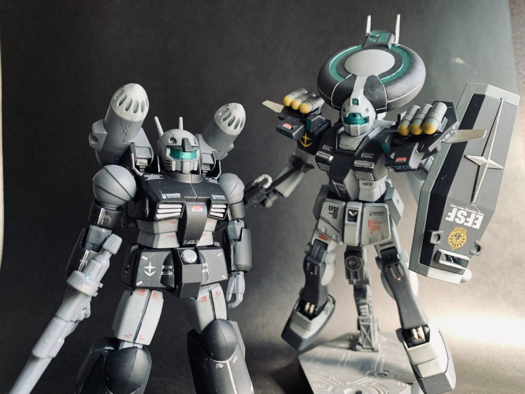 前に作ったジムと。狙ったわけではないですが配色が同じになってしまったので同じ部隊という脳内設定をしてもいいかも。