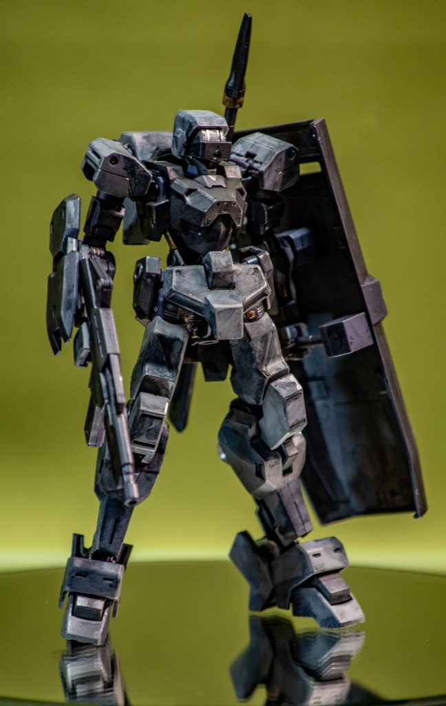 鉄血のオルフェンズより獅電です。オリジナル塗装で仕上げてみました。