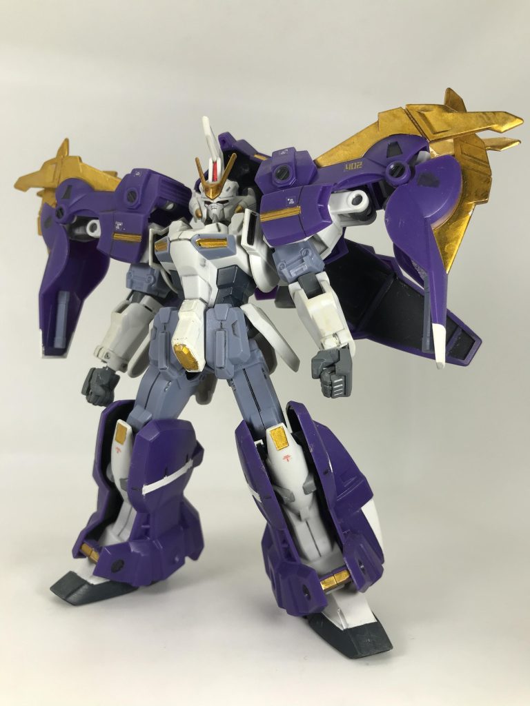 ウェザリング前腕の合わせ目…消しとるよ?ゴールド部分とホワイトの一部、装甲裏だけ筆塗りで塗ってます