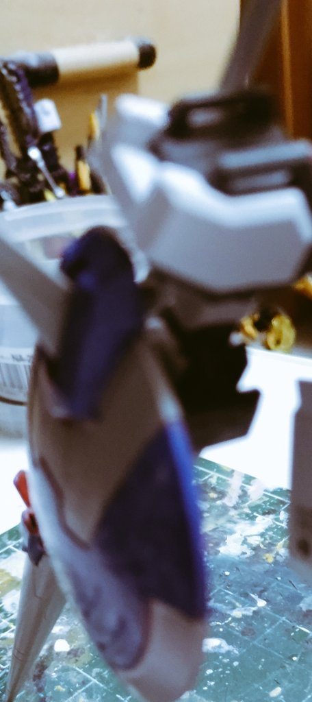 ウィングランサーストライクのシールドを取り付けが可能。