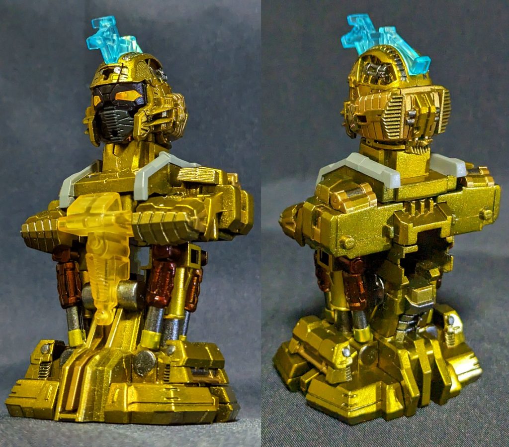 外装を組み付けると見えなくなる内部メカ部分もフル塗装し、金色は３色使ってます