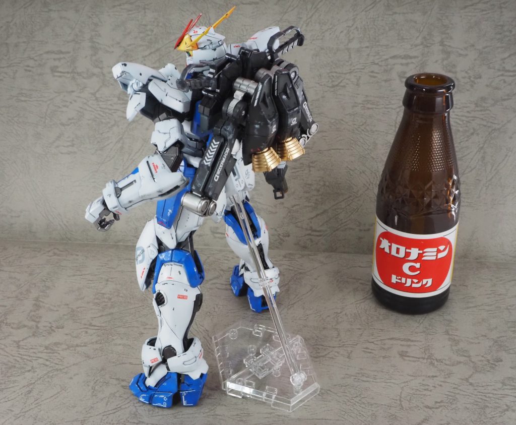 最大の違いはアームの展開出来るバックパック