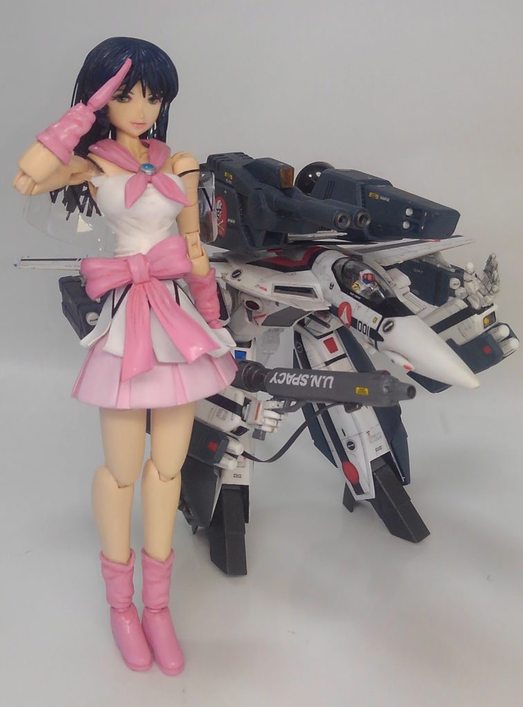 最後までご覧いただきありがとうございました。本当はアオシマさんのVFGシリーズの様にガウォークに乗せたかったのですが、見ての通りミンメイのサイズが大きすぎで乗せるのは厳しかったのでそこは諦めました。ただチャレンジした方がコミカルで面白かったかもですね。なんというかバルキリーが重くて潰れてるみたいな絵でも良かったかもwこの作品を応募した吉本プラモデル部様の模型コンテストではセミファイナルで紹介して頂きました。コンテストを開催して下さった吉本プラモデル部様と応援して頂いた方々、放送を見て下さった皆様に御礼申し上げます。ありがとうございました!