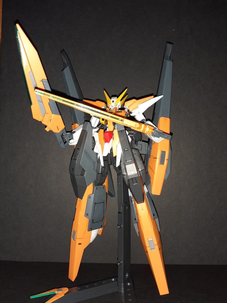 顔は差し替え面倒なので通常版の頭と丸々差し換え方式。台座にシザービットちょうどはめられるのが嬉しい