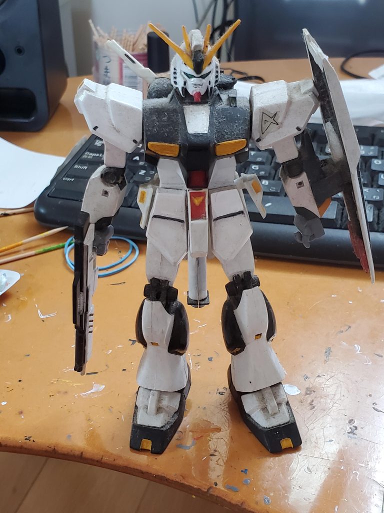 改修前です、ケースに入れていなかったので誇りがかぶってしまいましたが30年以上飾り続けたので。