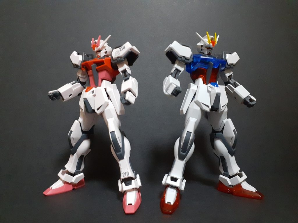 EGストライクと並べて。肘関節はさすがにEGはイマイチですが顔の造詣や色分けはEGの方がすごいんだから恐ろしい