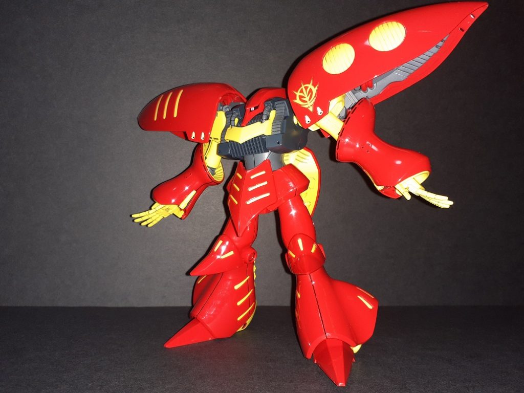 赤いパーツはグロスインジェクションなので素組みでも満足度高いです