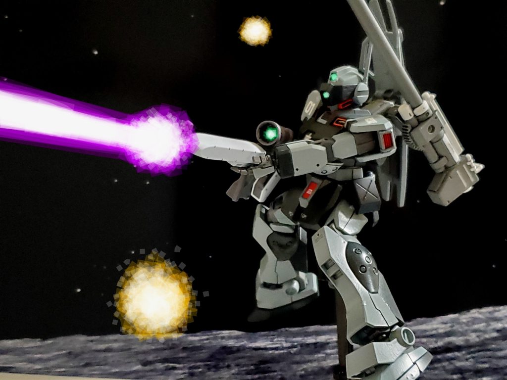 リド・ウォルフ中尉は前線から少し下がり、ロングレンジ・ビームライフルを構え、ジオン艦隊を捉えて放つ👊✨