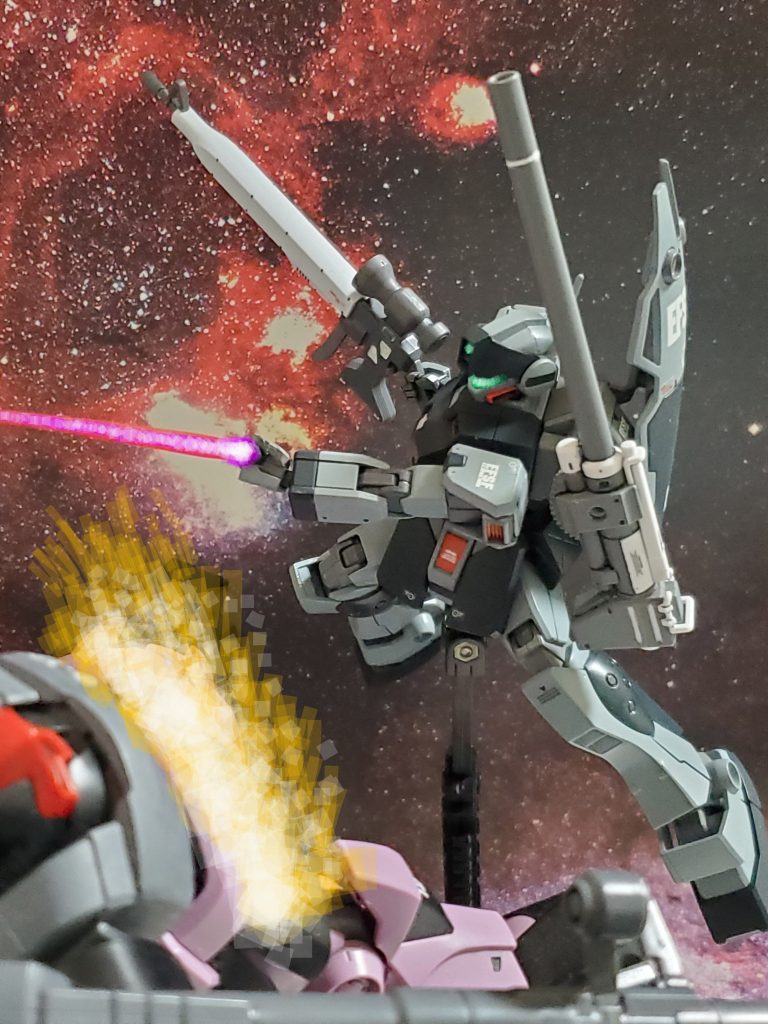 戦線から撤退を開始するジオン部隊❕ジオン側は最後の切り札、巨大MAを投入するが第13独立戦隊の活躍により撃破されたようだ✨