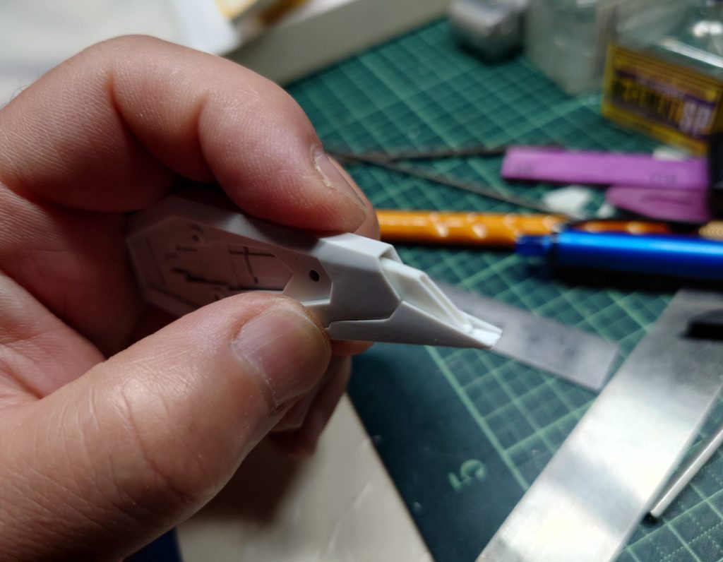 ビームキャリーシールドも1度分割し先端ビーム基部をプラ板で製作。なかなか良い感じに出来ました。