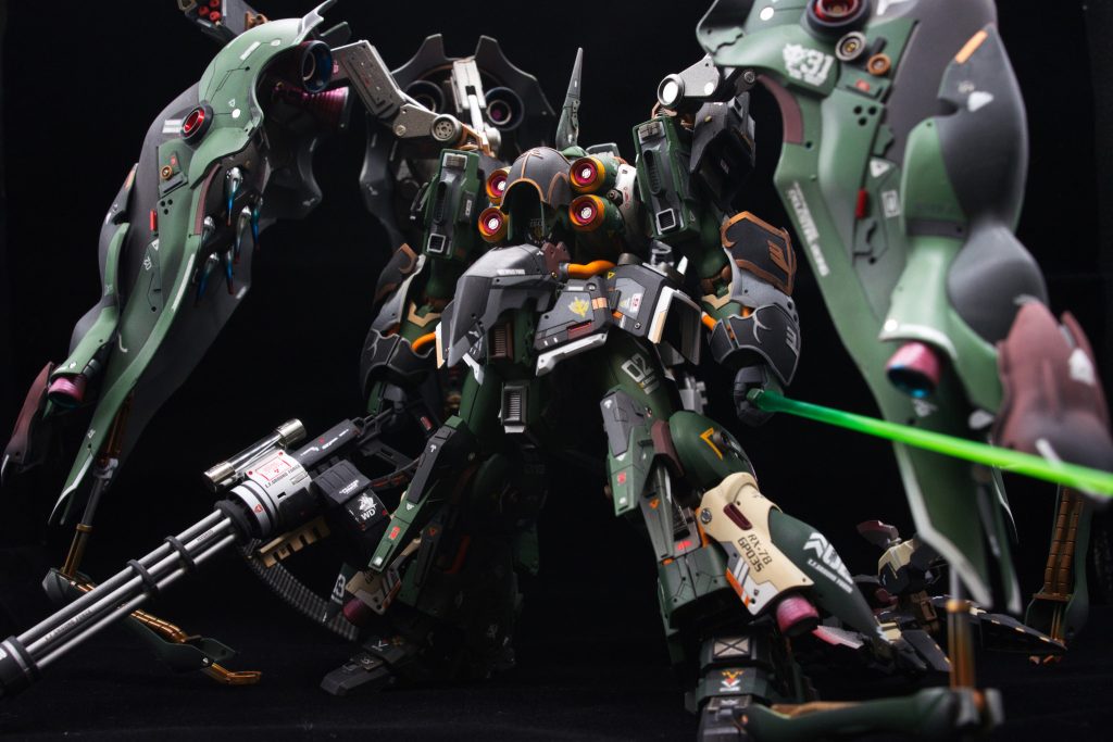 黒背景で、ちょっと下からのあおり写真が一番かっこよい。でかすぎてもっと全体写真撮りたかったけど、背景がはみ出ちゃうのでこれが限界。。(もっとでかい撮影ブースほしいなぁ)この強そうな感じがクシャトリヤって感じが出てて良き(マリーダ・クルスも大好き)