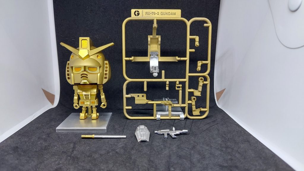 ガンプラくんは光沢トップコート、ランナー類はつや消しトップコートしてます。