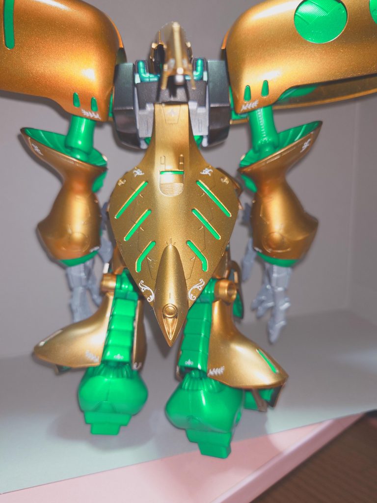 キュベレイダムドは女性機体と言うことでネイルシールでデコレーションしました。