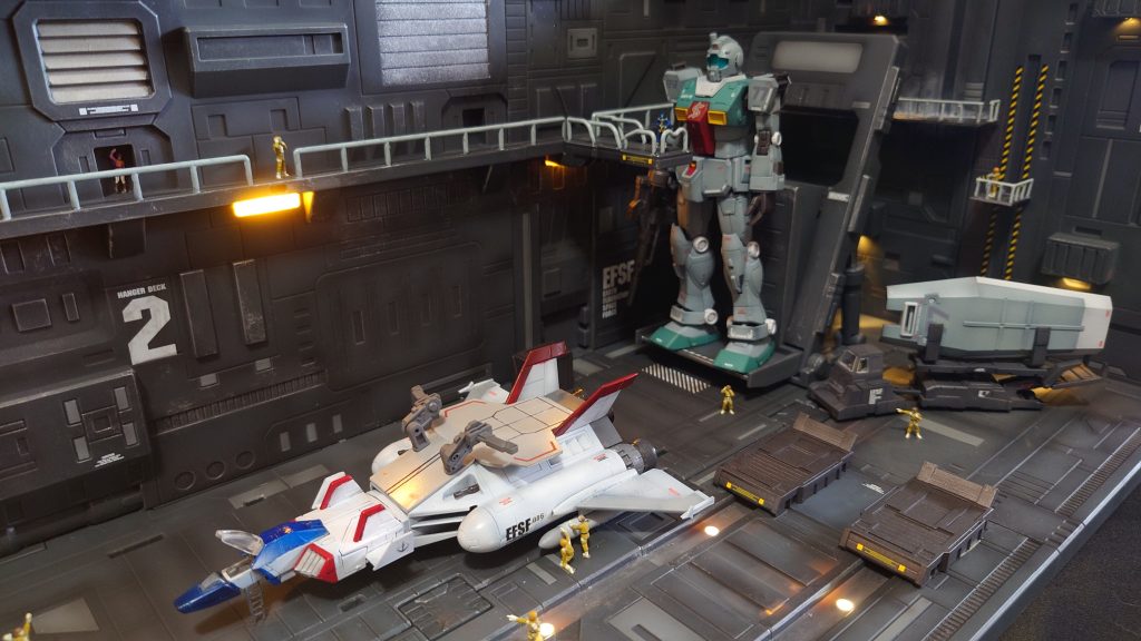 整備クルーはビルダーズパーツのフィギュアを使用。