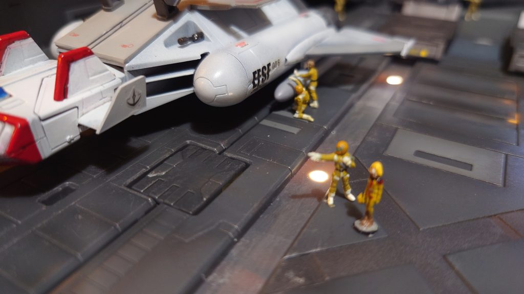 搭乗前のセイラさん。実は胴体はアムロです。