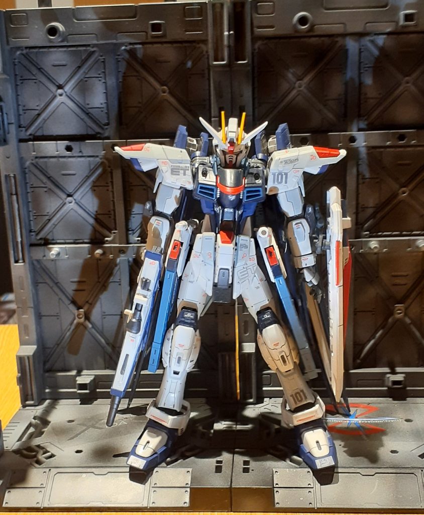 ディスプレイベース(ザフトデカール貼る)と…フリーダ~ム…