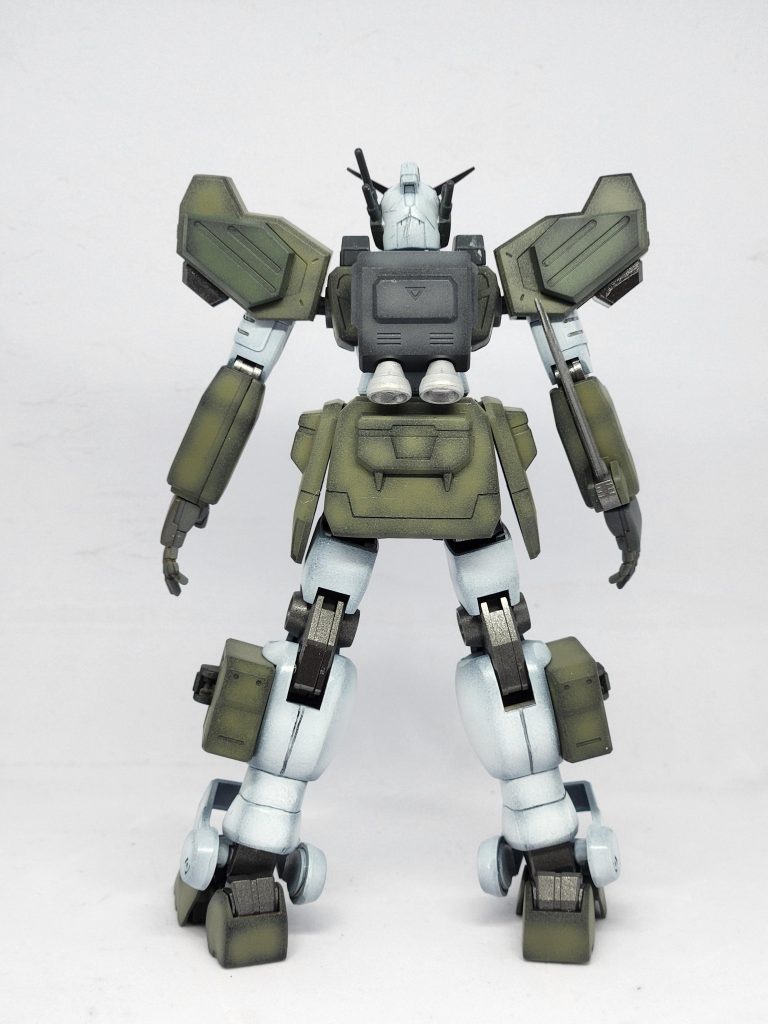 後ろ。後ろから見ると殺風景ですね~。色味はヘビーなんですが、シンプルな機体感が拭えませんでした。