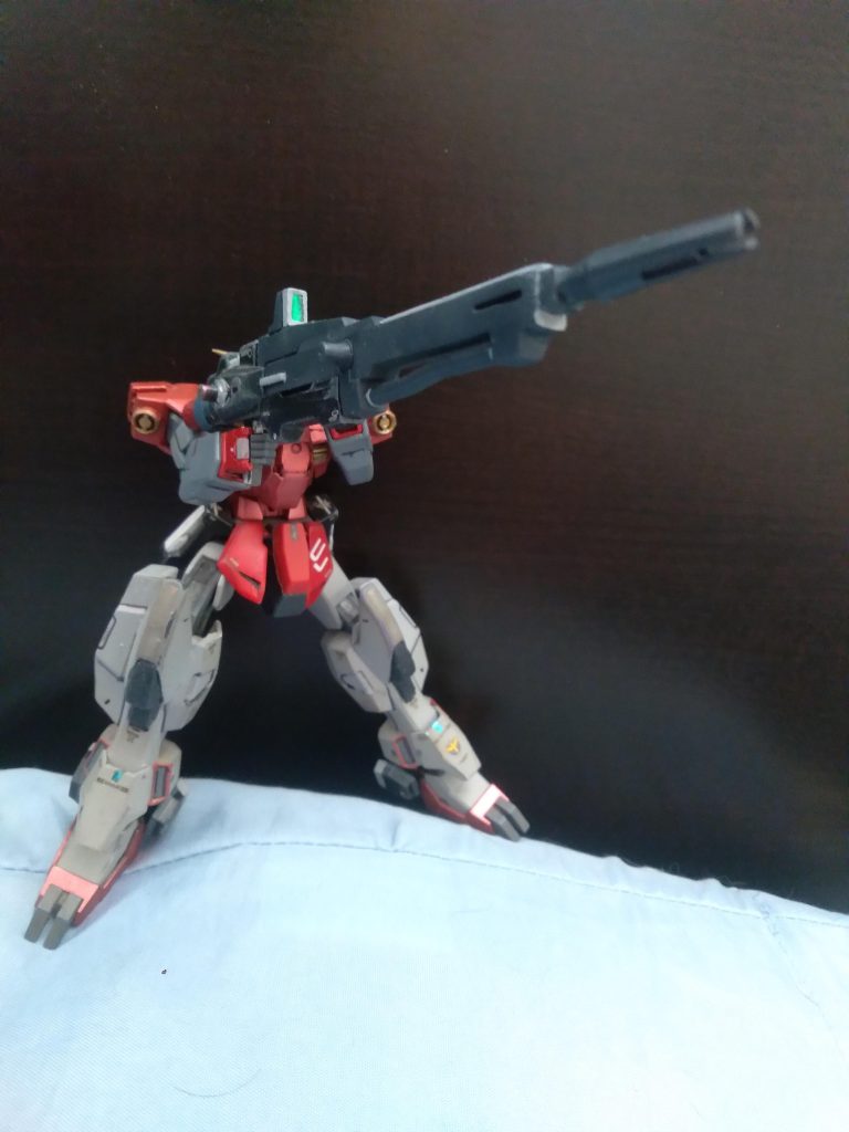 It's primary weapons are dual gn beam rifles. It also can use the gn pistols from the type F Astrea. It's sniper rifle is the GN Lightning Rifle. 