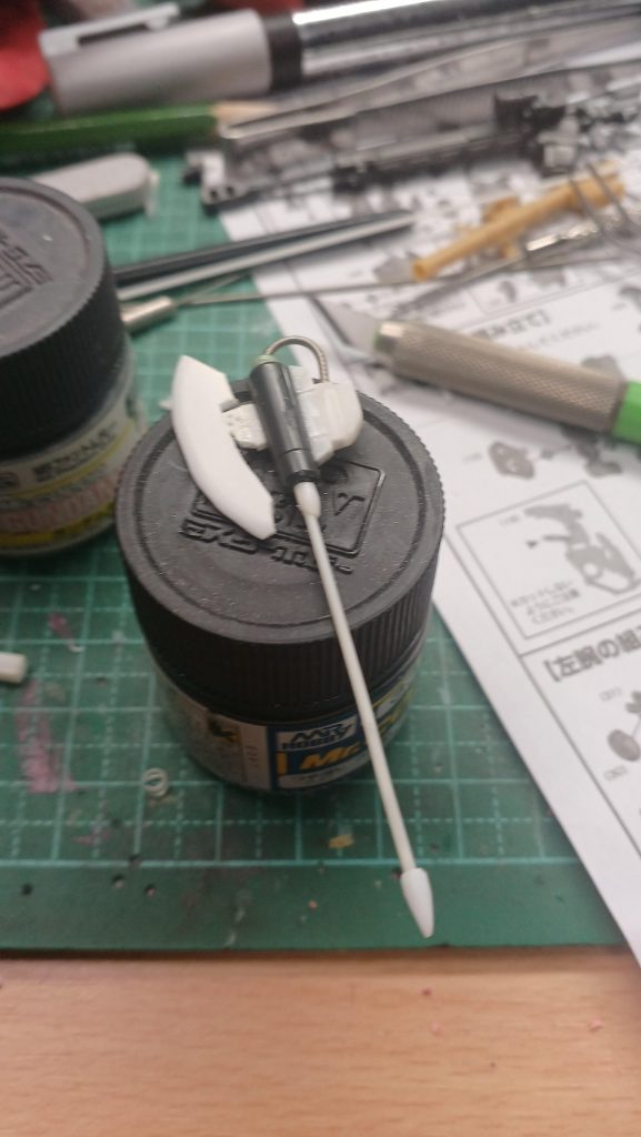 やっぱりオリジン版のオルテガ機はジャイアントヒートホークでしょう‼️ってことでプラバンの切れ端を適当に切ったりプラ棒をくっつけたりでなんとなく形にしました