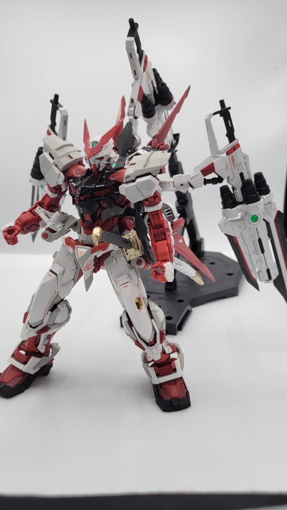 フロントビュー。ボディーの大部分は以前組んだパワードレッドの物を使用しているので、中に金属も使われた丈夫なフレームのはずなんですが、それでも自立できない大ボリューム！