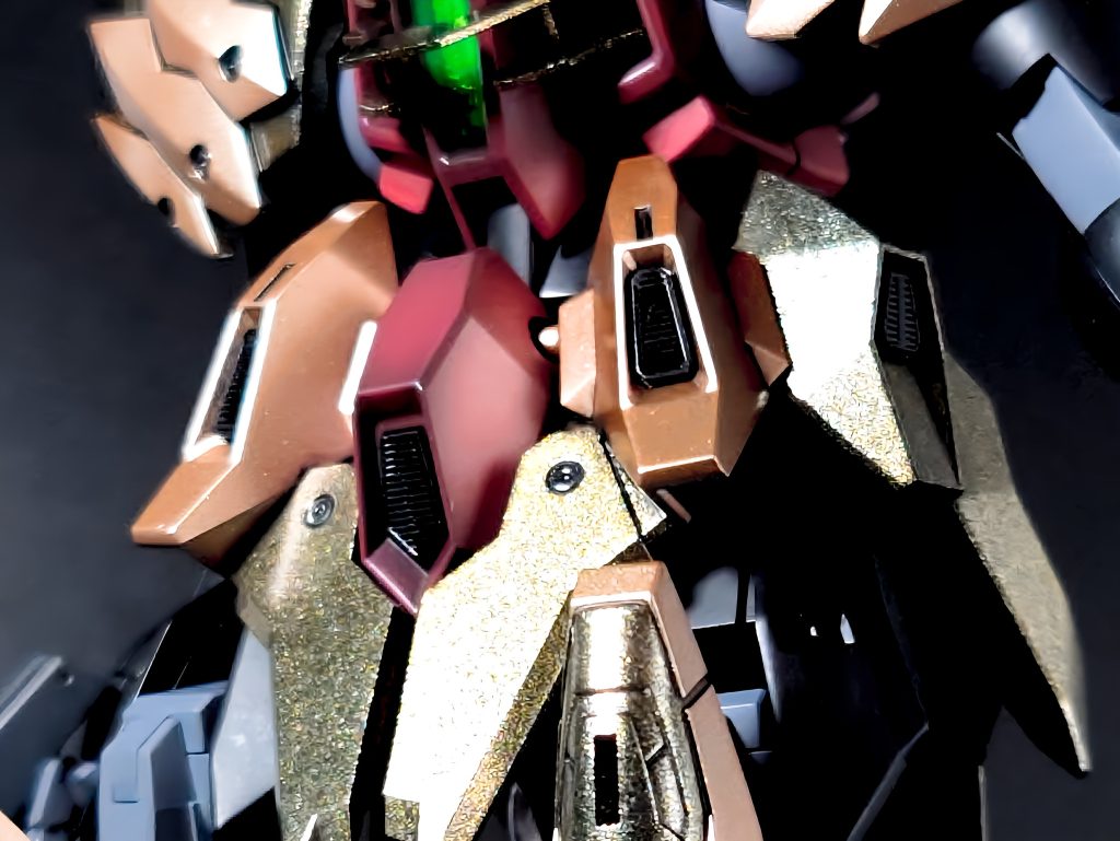 付属の黒シールを貼る部分には全てダクト風のディテールを追加してます。