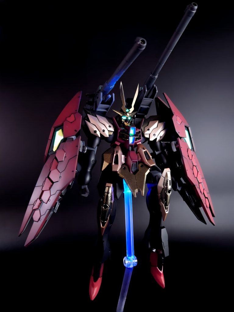 アタッチメントがしっかり2セットあったので、調子に乗ってフルアーマー・ティフォエウスガンダムに換装。ここまでくるとちょっと重そうですよね〜😅