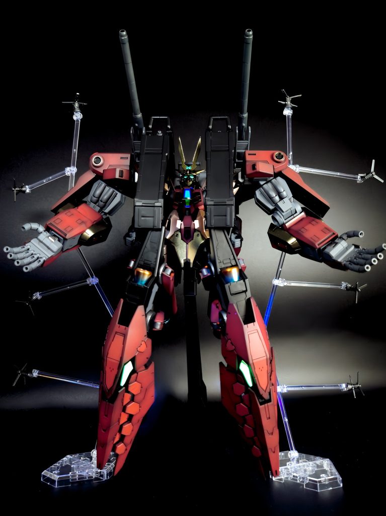 リフレクタービットを撒き散らすティフォエウスガンダム。